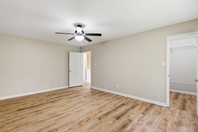 Building Photo - Knoxville 37912 - 2 bedroom 1.5 bath condo - call Jean Chung 865-386-1022