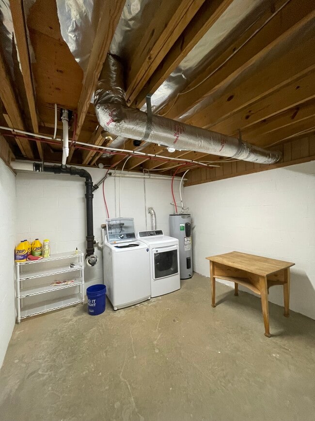 Building Photo - Stonewall