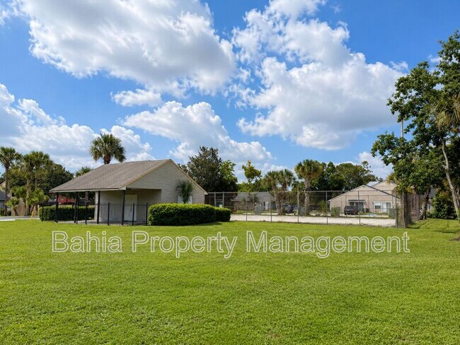 Building Photo - 5214 Via Hacienda Cir