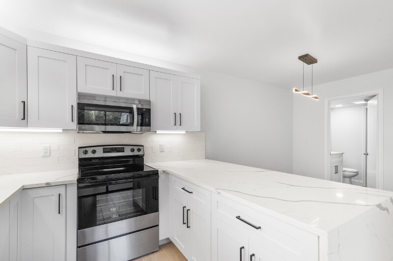 Building Photo - 2695 Albatross Rd N