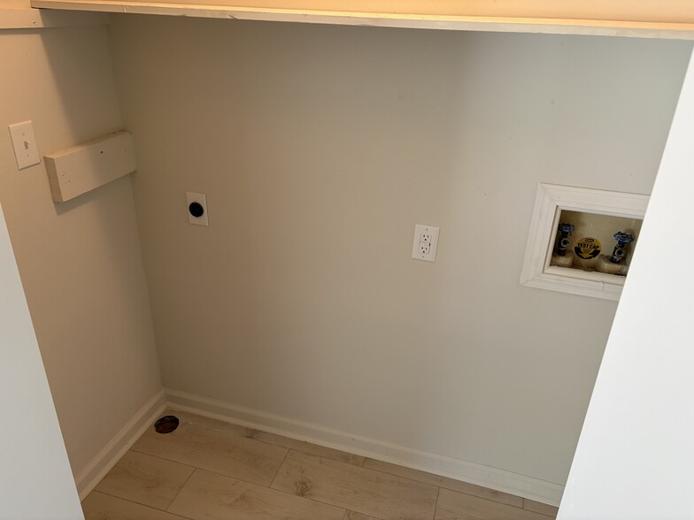 Building Photo - 118 Stone Dr