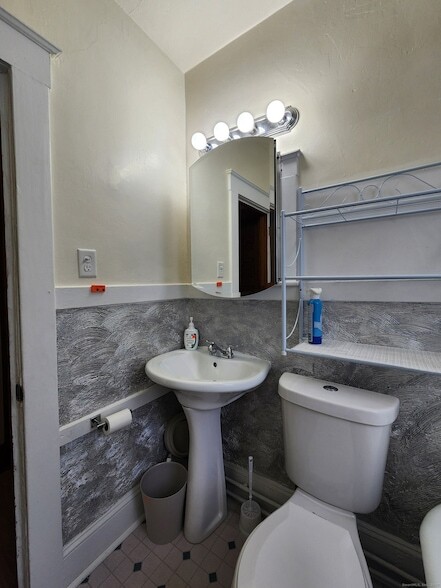 Building Photo - 106 Lyons St