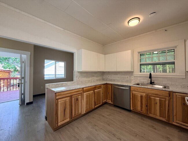 Building Photo - 3601 N Russet St