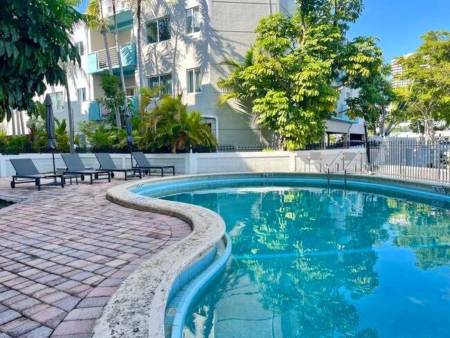 Building Photo - 3527 NE 168th St