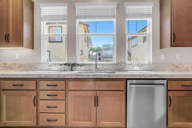 Building Photo - 16912 Laurel Hill Ln