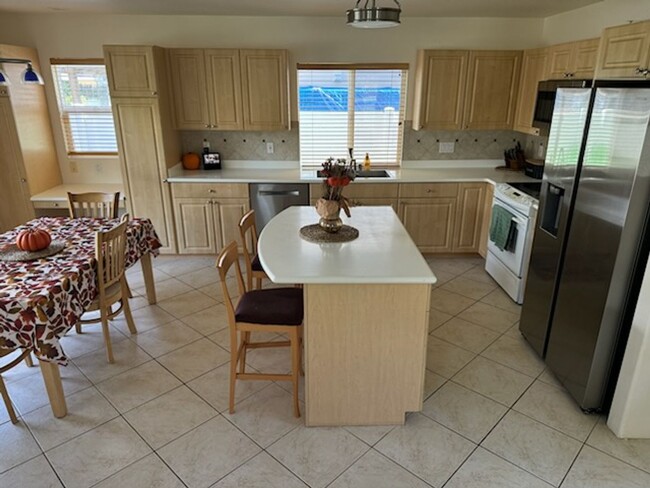 Building Photo - CENTRAL AC 4BR 3BA HOUSE IN OCEAN POINTE w...