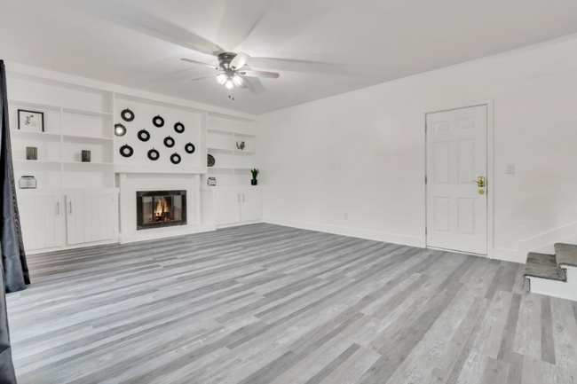 Building Photo - 6365 Amston Dr