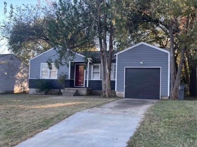 Primary Photo - Newly remodeled 2-bedroom home near Downto...