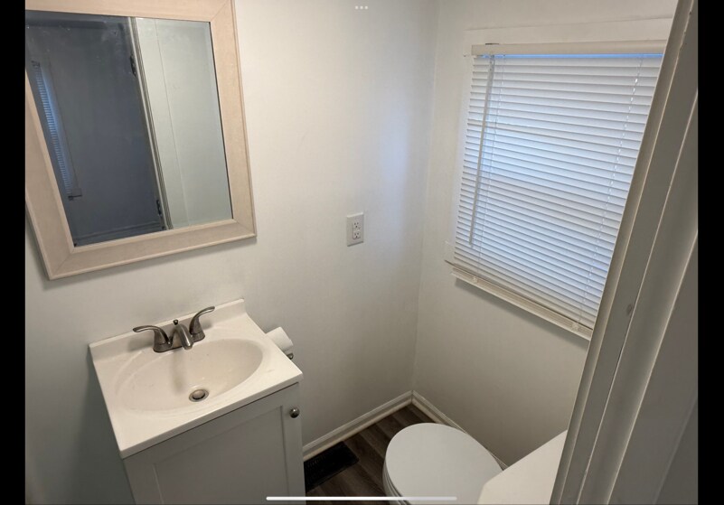 Building Photo - 2861 S Roena St