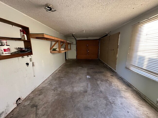 Building Photo - 804814-814 SE Cochran Dr