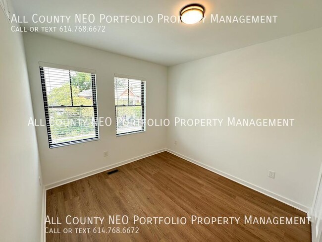 Building Photo - 1053 Oak St