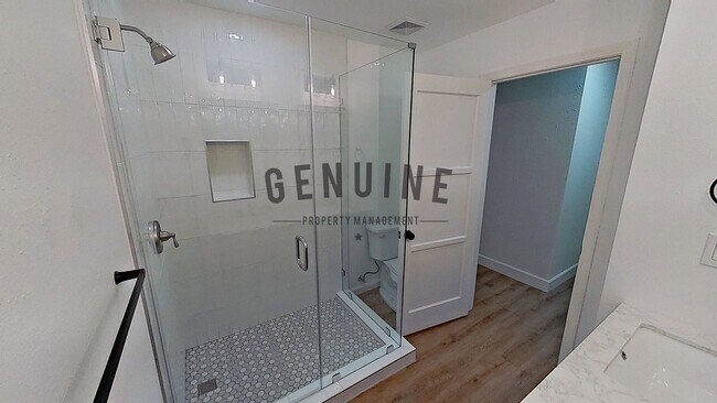 Building Photo - Upgraded 4Bd 2Ba Home