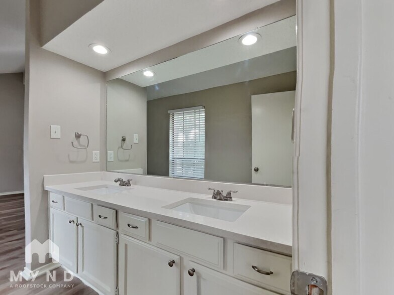 Building Photo - 25515 Mill Pond Ln