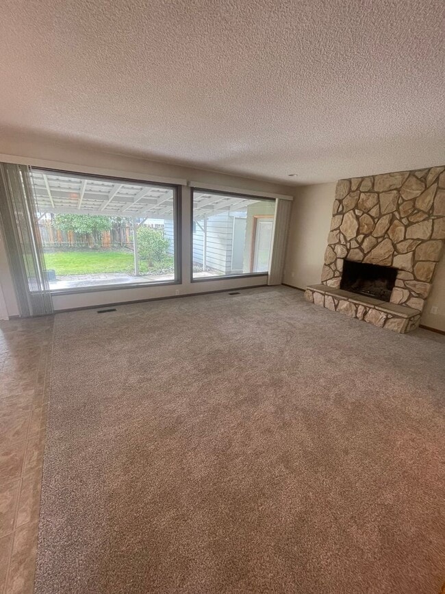 Building Photo - Amazing Freshly Updated Four Bedroom Two Bath Home In Amazing Lebanon Location!