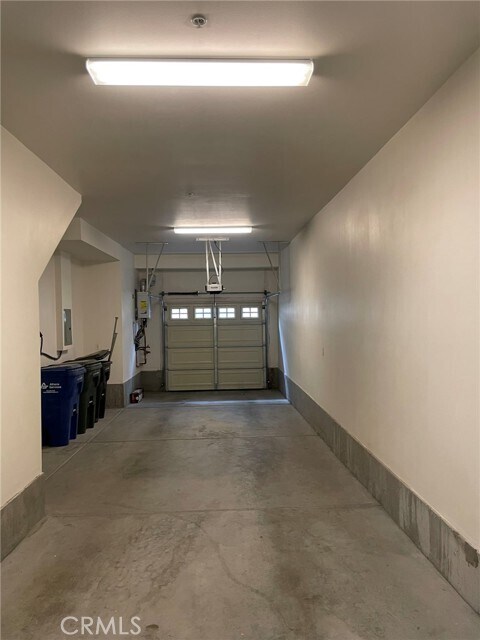 Building Photo - 810 The Promenade