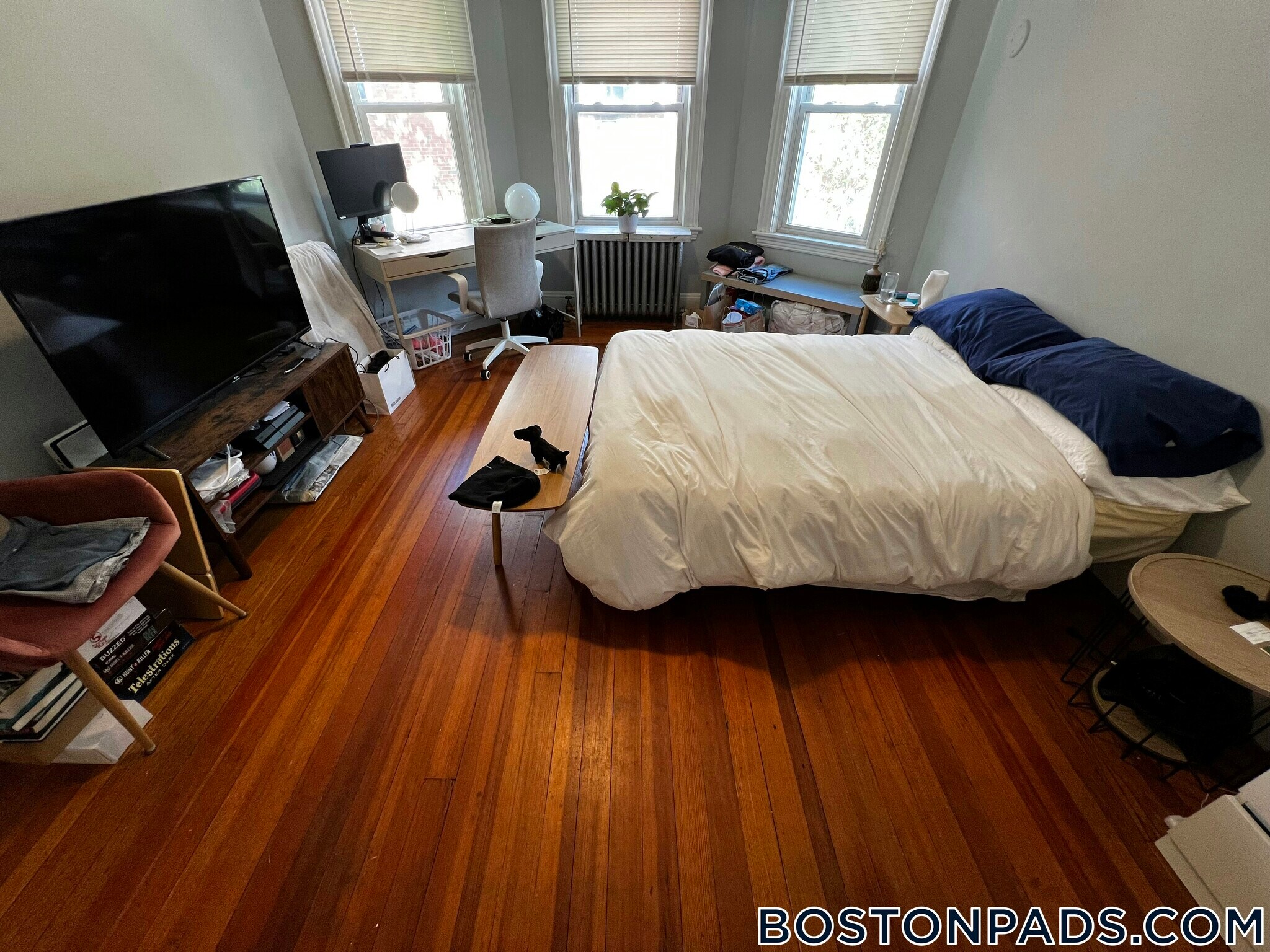 Building Photo - 208 Kelton St