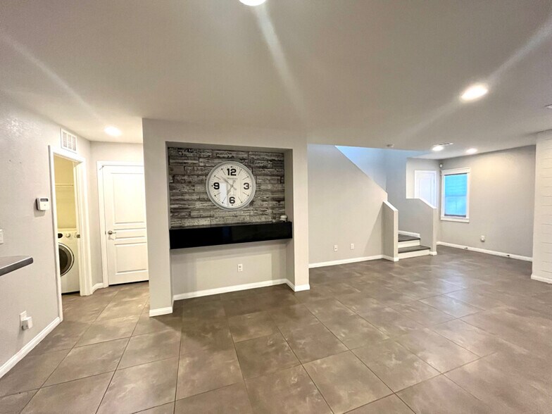 Building Photo - 9937 Baron Coast St