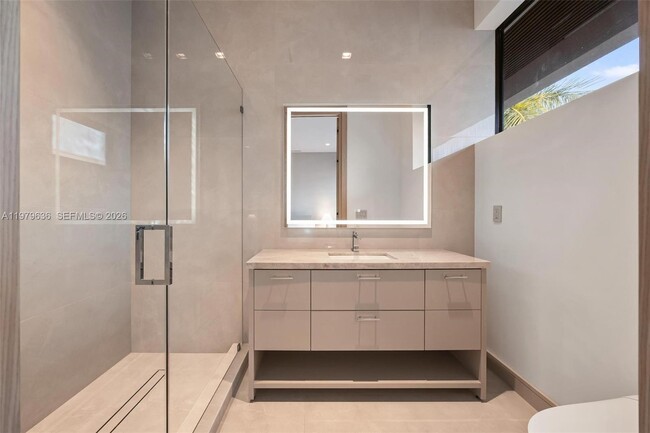 Building Photo - 723 NE 77th St