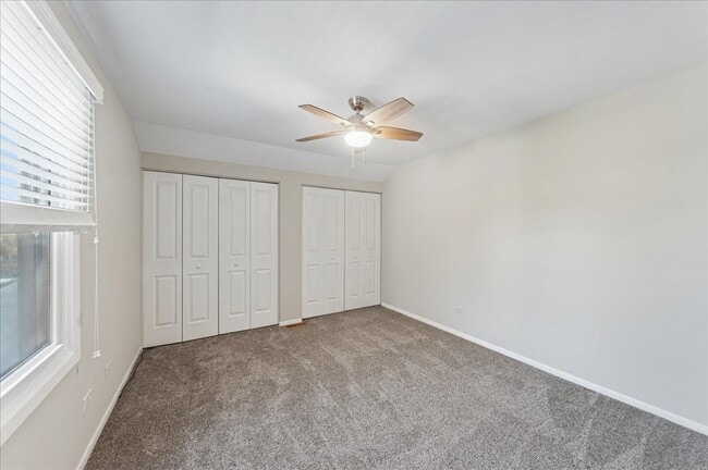 Building Photo - 335 Shadow Bend Dr