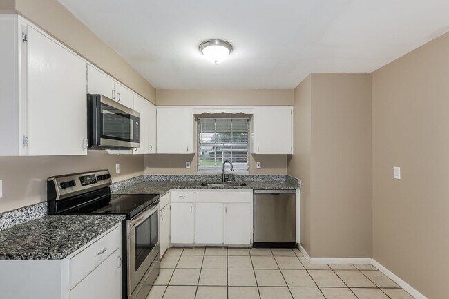 Building Photo - 4 BR/2.5BA | Newly Renovated Single Family Home | 1-Car Covered Parking | Fenced backyard!