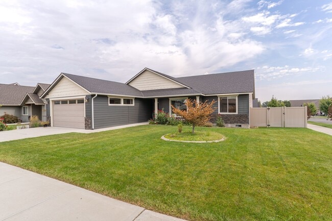 Building Photo - 3-bedroom, 2-bathroom home featuring an op...