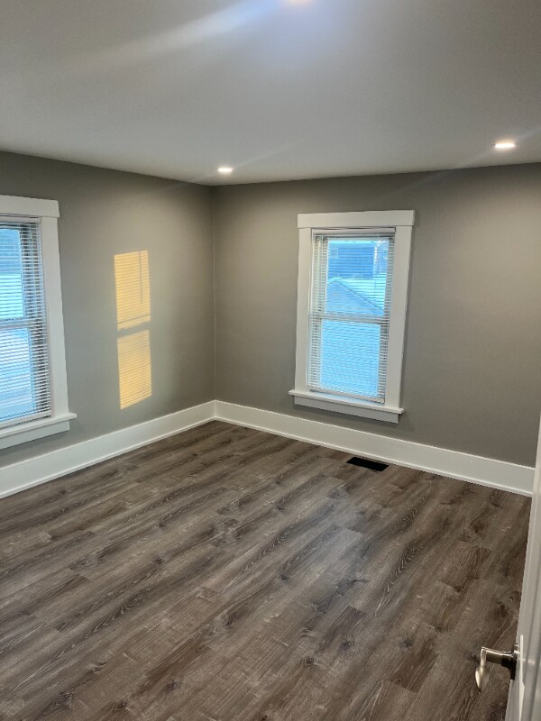 Building Photo - 312 S Van Buren St