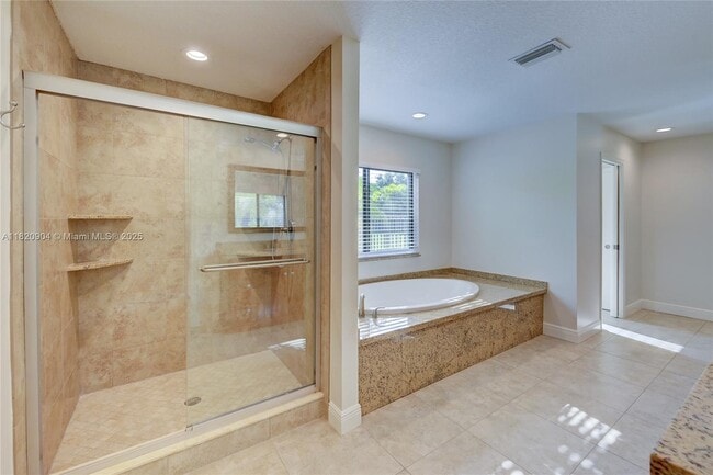 Building Photo - 7120 Hialeah Ln
