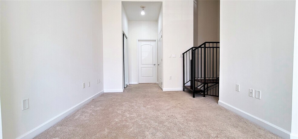 Building Photo - 801 S Olive Ave