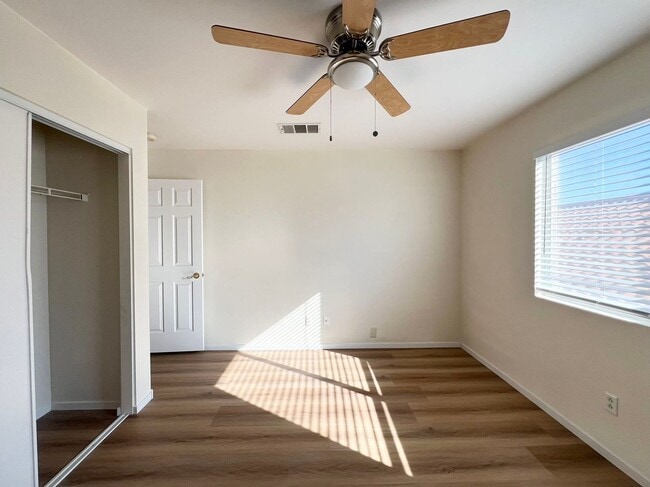 Building Photo - Beautiful two-story home with 5 bedrooms