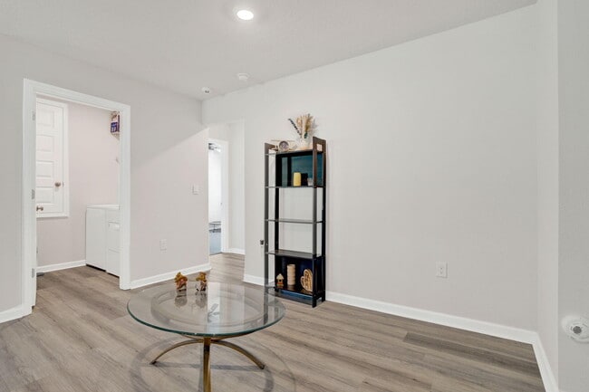 Building Photo - 535 Mary Lou Way