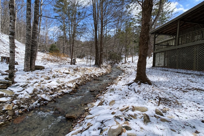Building Photo - Creekside Cottage Living with Bonus Studio Space