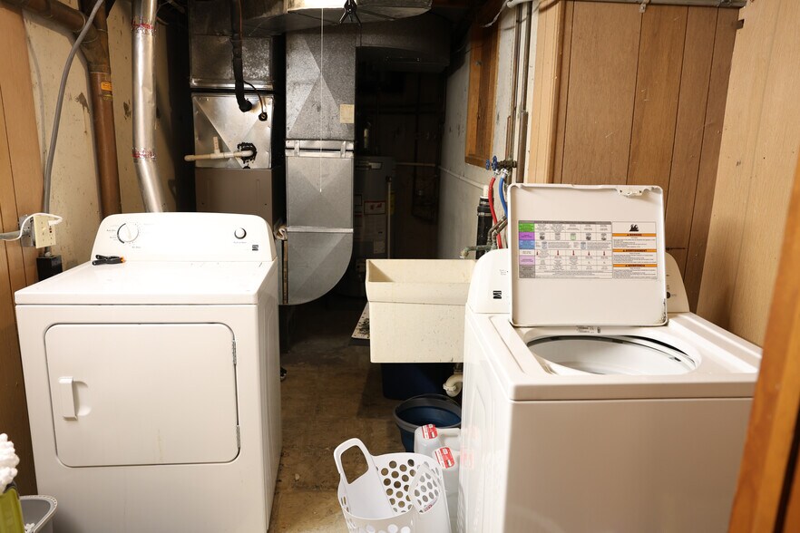Laundry Room - 1517 Cambria Dr