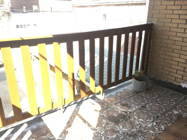 Building Photo - 610 Park St