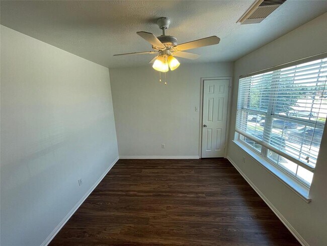Building Photo - 2103 Weathersfield Trace Cir