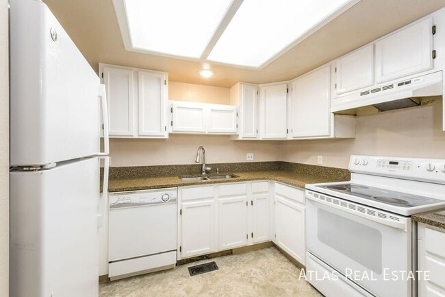 Building Photo - 14255 E Montana Cir