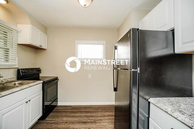 Building Photo - 3 Bedroom Pet-Friendly Home in Columbus, OH with Main Street Renewal