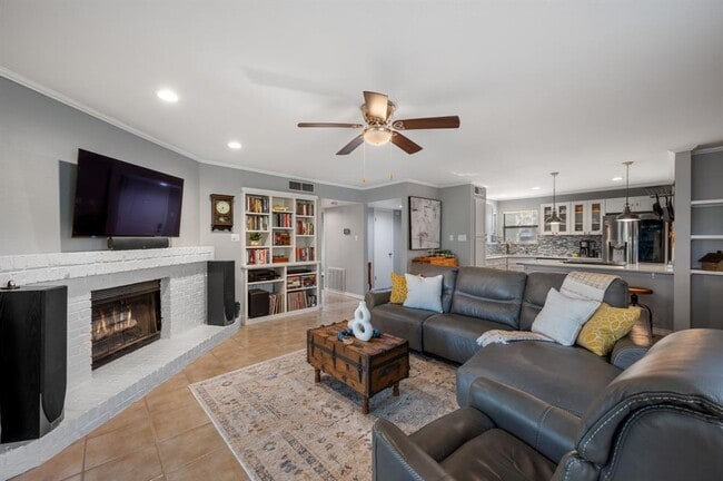 Building Photo - 1135 Barton Hills Dr