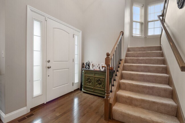 Building Photo - Stunning 4-bedroom, 2.5-bathroom rental of...