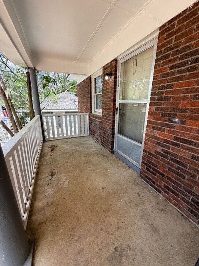 Building Photo - 602B Taggart Ave