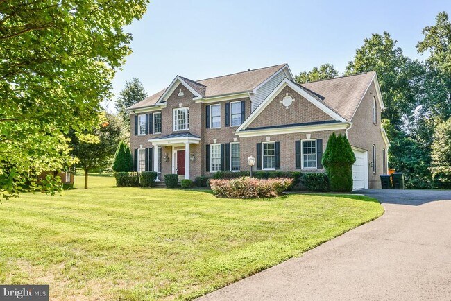 Building Photo - 855 Charwhit Ct