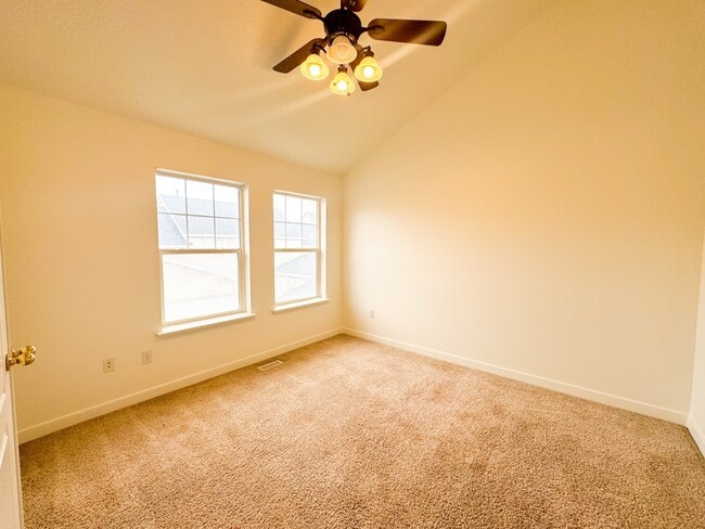 Building Photo - 1040 N 130 W