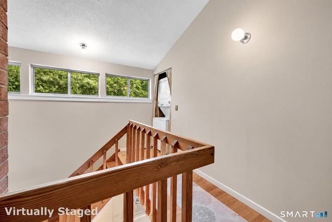 Building Photo - 10 Partridge Ct