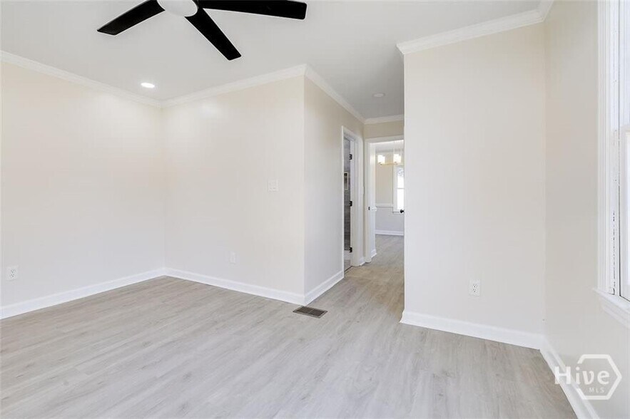 Building Photo - 2110 E 56th St