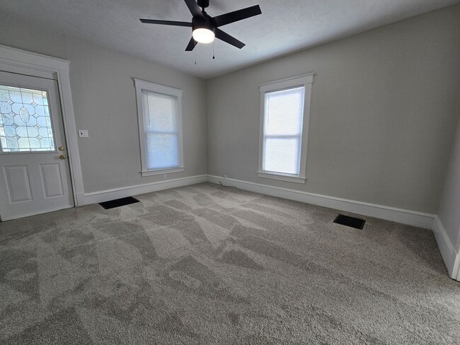 Building Photo - 2 Bedroom Home in Bloomington