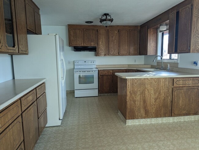 Building Photo - Spacious pet-friendly Clarkston house on d...