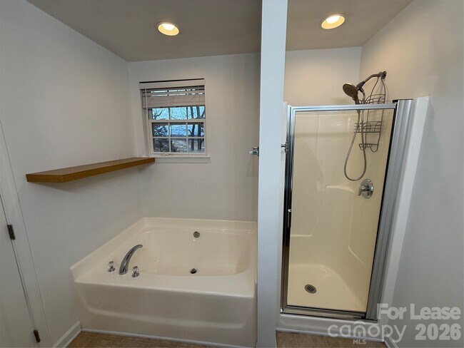 Building Photo - 15622 Troubadour Ln