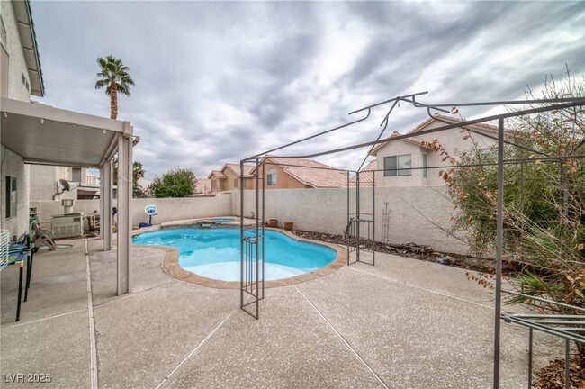 Building Photo - 8133 Kentshire Dr