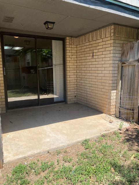 Building Photo - 902 Country Aire Dr