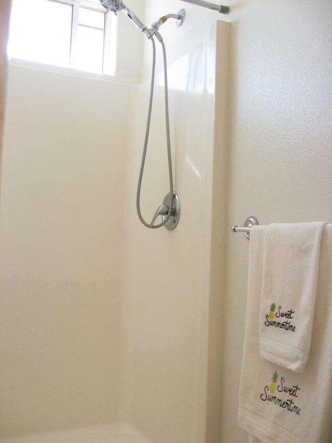 Building Photo - 9266 Cypress Ave