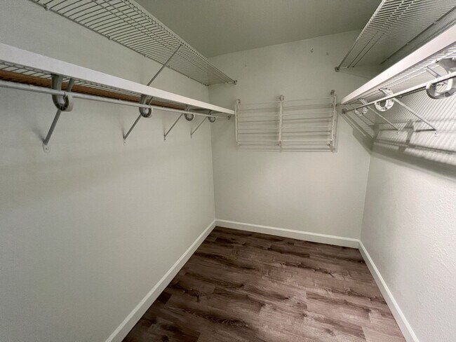Building Photo - Remodeled 2 Bed, 2 Bath Unit in Downtown S...